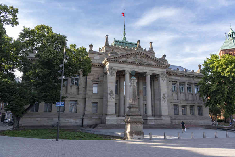 Francia - Alsacia 121 - Estrasburgo - palacio de Justicia.jpg